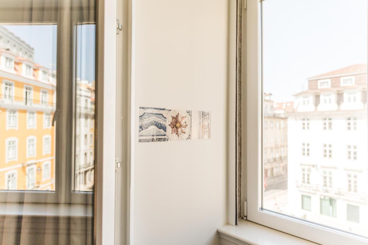 Corpo Santo Lisbon Historical Hotel Exterior photo A window in a home