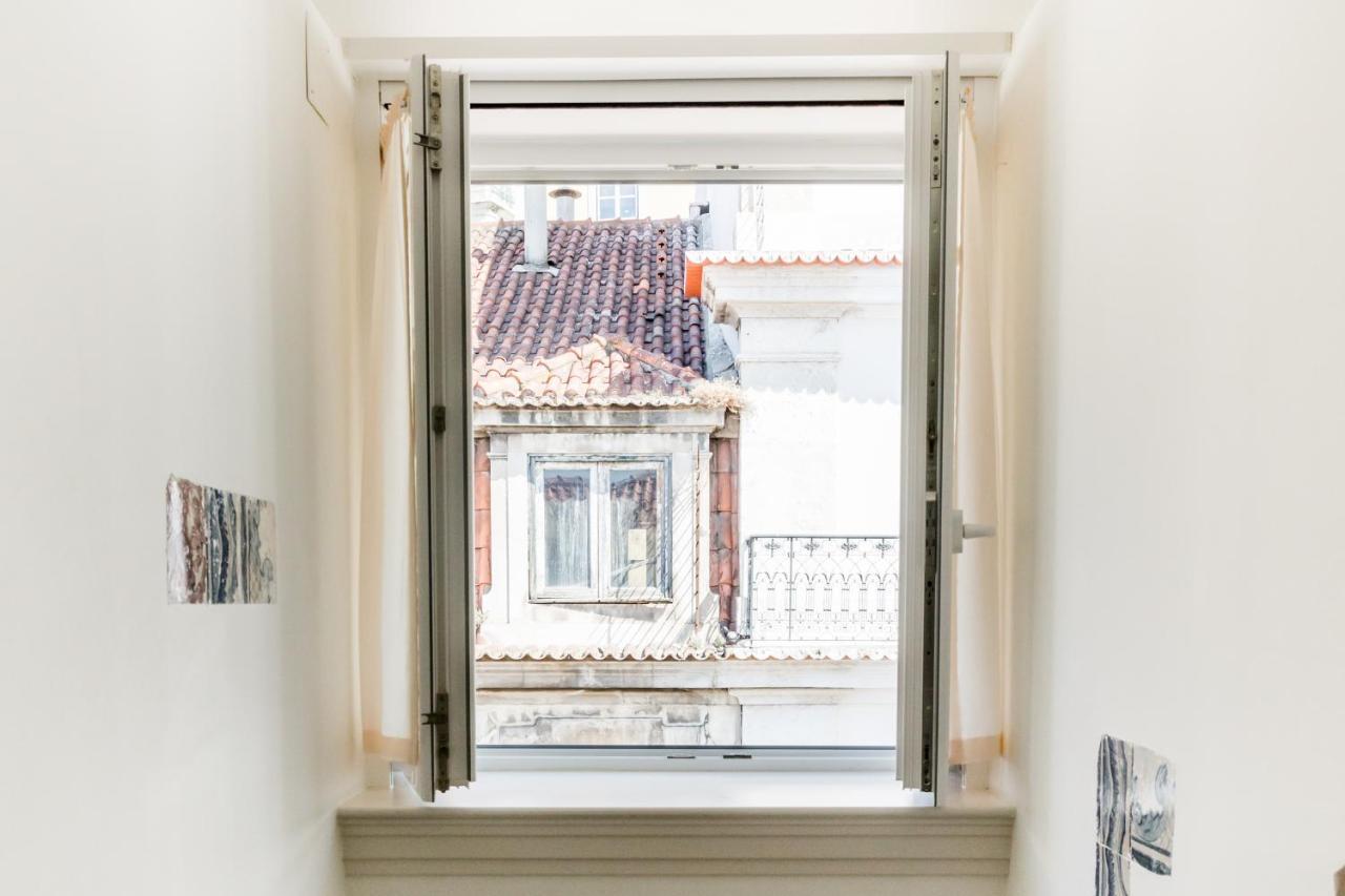 Corpo Santo Lisbon Historical Hotel Exterior photo A window with a shutter open